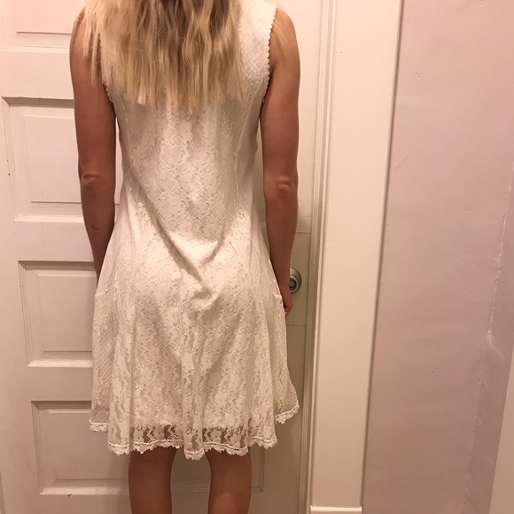 White lace dress - Picture 2 of 4